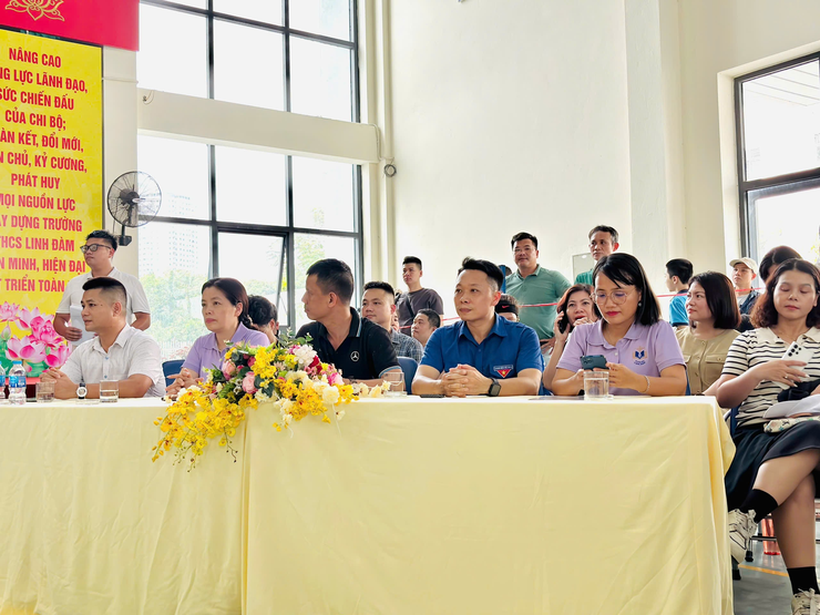 Trường THCS Linh Đàm tổ chức thành công giải bóng rổ học sinh 3x3 - Ảnh 1.