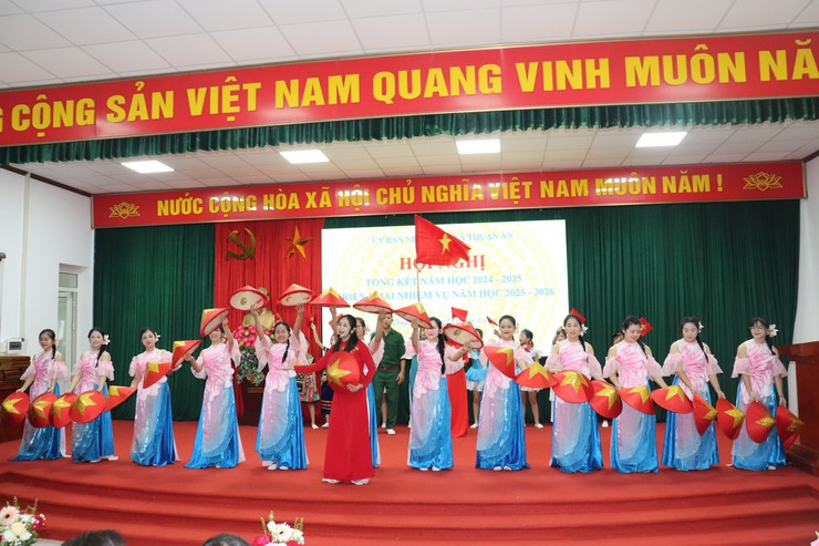 UBND xã Thuận An tổng kết năm học 2024 - 2025; triển khai phương hướng, nhiệm vụ năm học 2025 - 2026- Ảnh 12.