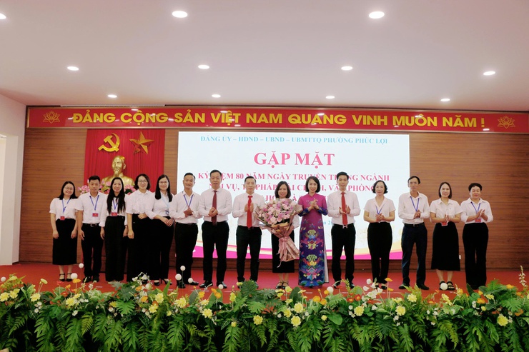 Quyết tâm xây dựng phường Phúc Lợi phát triển, gần dân, sát dân, phục vụ Nhân dân- Ảnh 4.
