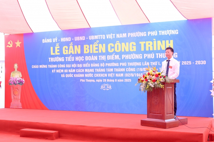 Phú Thượng: Gắn biển công trình Trường Tiểu học Đoàn Thị Điểm- Ảnh 1.