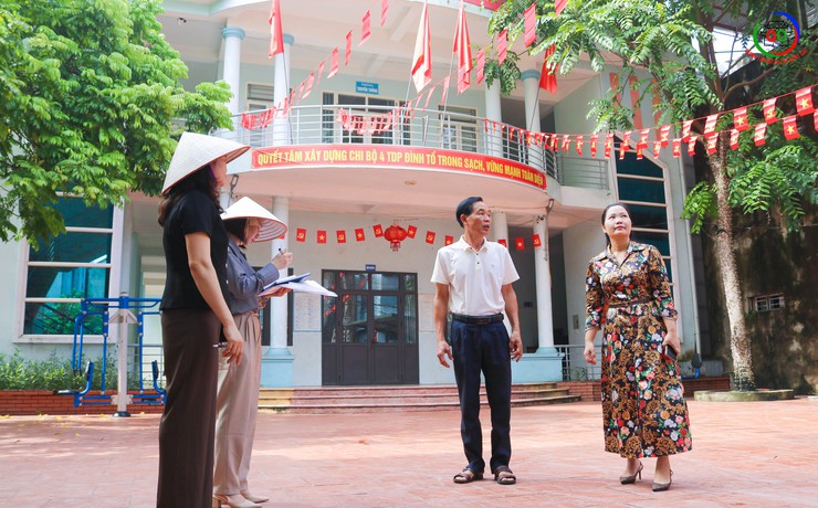 Đoàn kiểm tra số 2 chấm điểm cuộc thi “Giữ gìn thôn sáng, xanh, sạch, đẹp, an toàn” tháng 8/2025- Ảnh 3.