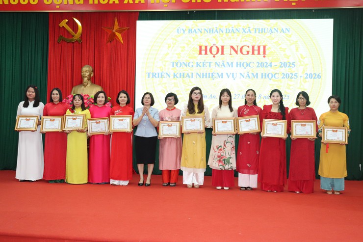 UBND xã Thuận An tổng kết năm học 2024 - 2025; triển khai phương hướng, nhiệm vụ năm học 2025 - 2026- Ảnh 9.