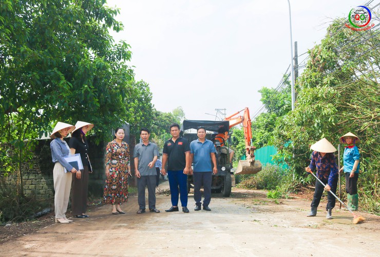 Đoàn kiểm tra số 2 chấm điểm cuộc thi “Giữ gìn thôn sáng, xanh, sạch, đẹp, an toàn” tháng 8/2025- Ảnh 4.
