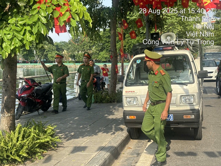Phường Tây Hồ: Ra quân xử lý các đối tượng đánh bắt cá trộm trên Hồ Tây- Ảnh 6.