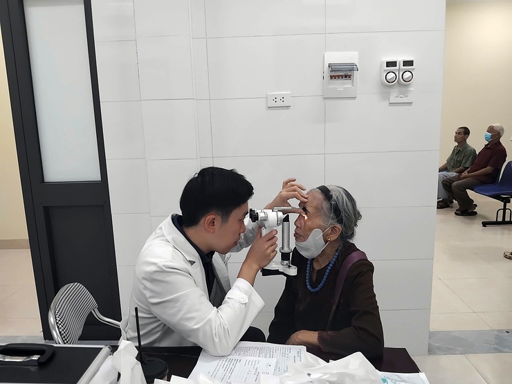 Phường Chương Mỹ tổ chức khám bệnh, tặng quà cho các đối tượng chính sách nhân dịp Quốc khánh 2/9- Ảnh 3.