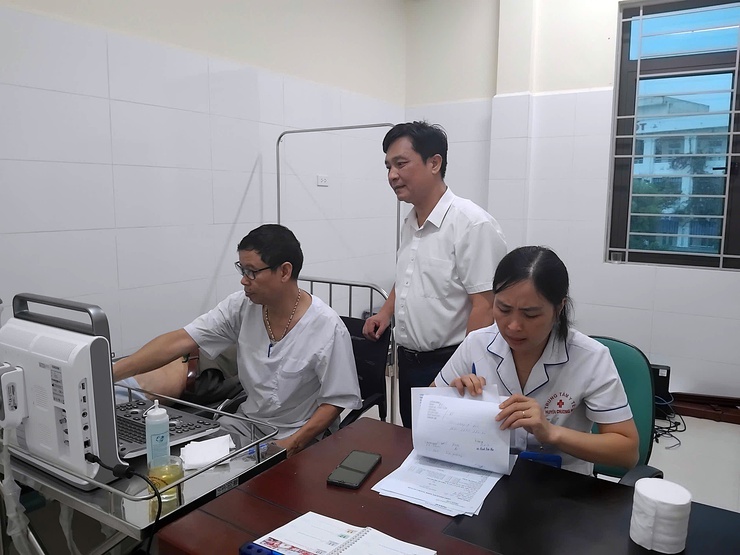 Phường Chương Mỹ tổ chức khám bệnh, tặng quà cho các đối tượng chính sách nhân dịp Quốc khánh 2/9- Ảnh 4.