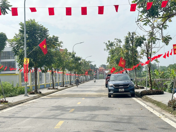 Chấm thi cuộc thi "Giữ gìn thôn sáng, xanh, sạch, đẹp, an toàn" tháng 8 trên địa bàn xã Quốc Oai- Ảnh 7.