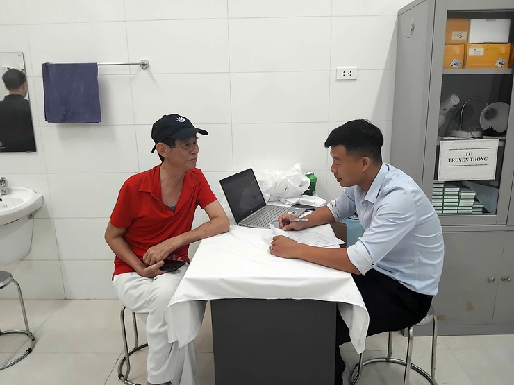 Phường Chương Mỹ tổ chức khám bệnh, tặng quà cho các đối tượng chính sách nhân dịp Quốc khánh 2/9- Ảnh 5.