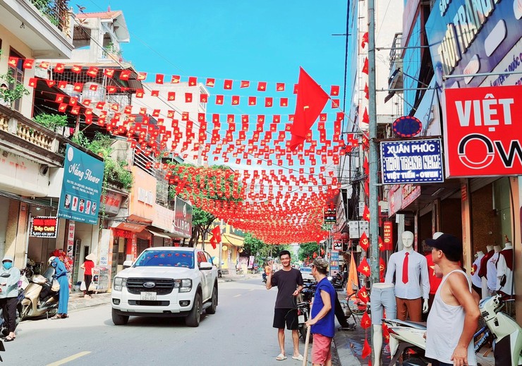 Chấm thi cuộc thi "Giữ gìn thôn sáng, xanh, sạch, đẹp, an toàn" tháng 8 trên địa bàn xã Quốc Oai- Ảnh 10.