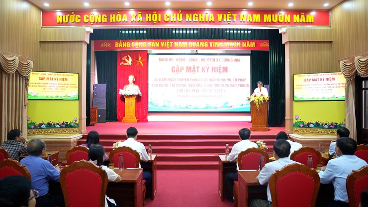Xã Dương Hoà tổ chức Gặp mặt kỷ niệm 80 năm ngày truyền thống ngành nội vụ, tư pháp, tài chính, Văn hoá, Giao thông, Văn phòng- Ảnh 1.
