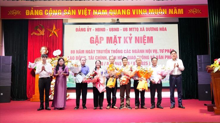 Xã Dương Hoà tổ chức Gặp mặt kỷ niệm 80 năm ngày truyền thống ngành nội vụ, tư pháp, tài chính, Văn hoá, Giao thông, Văn phòng- Ảnh 8.