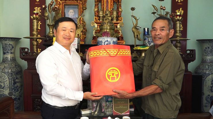 LÃNH ĐẠO XÃ DÂN HÒA THĂM, TẶNG QUÀ CÁC GIA ĐÌNH CHÍNH SÁCH DỊP QUỐC KHÁNH 2/9- Ảnh 1.