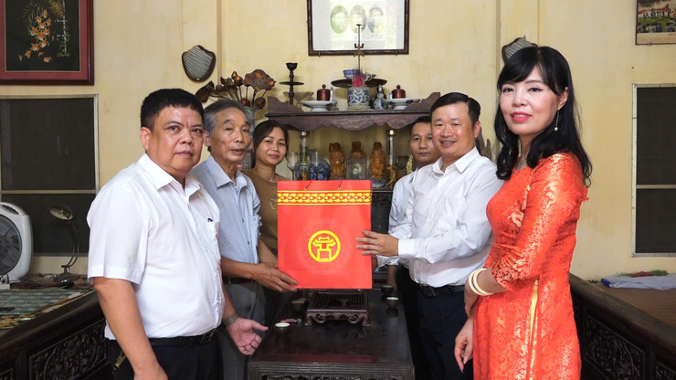 LÃNH ĐẠO XÃ DÂN HÒA THĂM, TẶNG QUÀ CÁC GIA ĐÌNH CHÍNH SÁCH DỊP QUỐC KHÁNH 2/9- Ảnh 3.