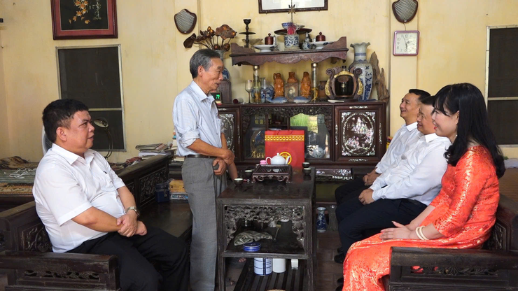 LÃNH ĐẠO XÃ DÂN HÒA THĂM, TẶNG QUÀ CÁC GIA ĐÌNH CHÍNH SÁCH DỊP QUỐC KHÁNH 2/9- Ảnh 4.