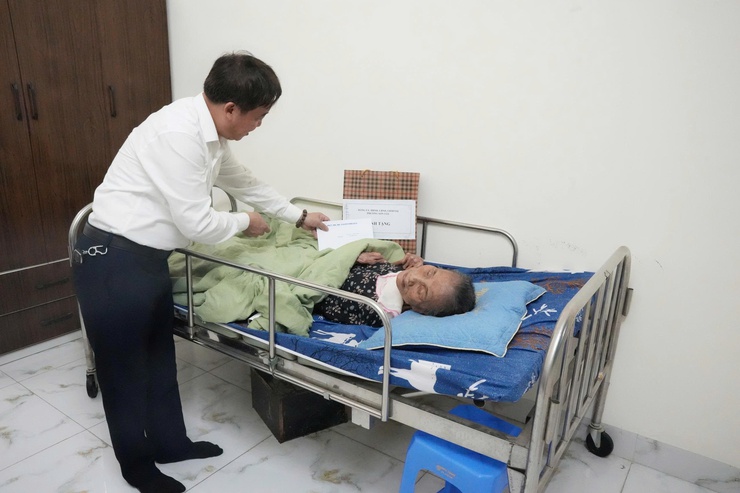 PHƯỜNG SƠN TÂY TỔ CHỨC THĂM, TẶNG QUÀ CÁC GIA ĐÌNH CHÍNH SÁCH, NGƯỜI CÓ CÔNG NHÂN KỶ NIỆM 80 NĂM QUỐC KHÁNH 2/9- Ảnh 4.