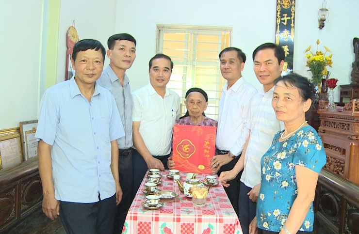 Lãnh đạo xã Phúc Lộc thăm, tặng quà người có công nhân Kỷ niệm 80 năm Quốc khánh 2/9- Ảnh 7.
