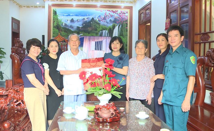 Lãnh đạo xã Phúc Lộc thăm, tặng quà người có công nhân Kỷ niệm 80 năm Quốc khánh 2/9- Ảnh 8.
