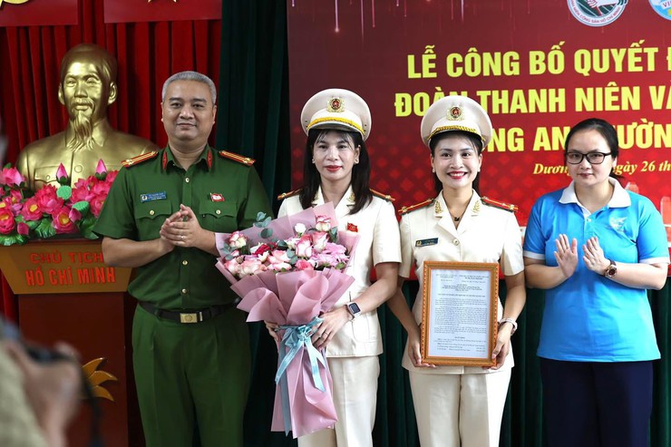 Công bố quyết định thành lập Đoàn Thanh niên và Chi hội Phụ nữ Công an phường Dương Nội- Ảnh 2.