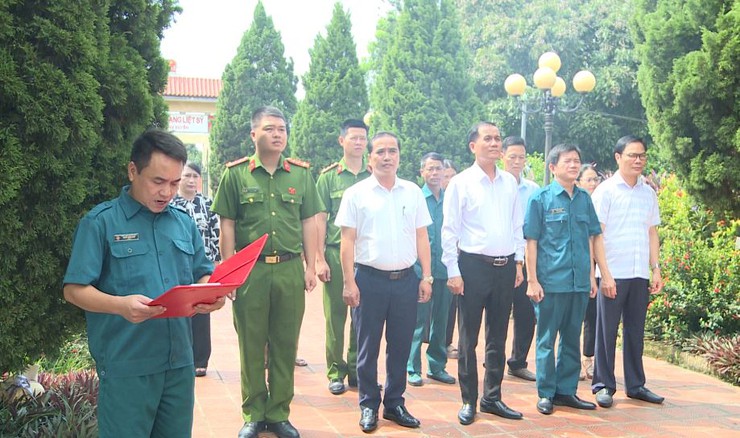 Lãnh đạo xã Phúc Lộc thăm, tặng quà người có công nhân Kỷ niệm 80 năm Quốc khánh 2/9- Ảnh 3.