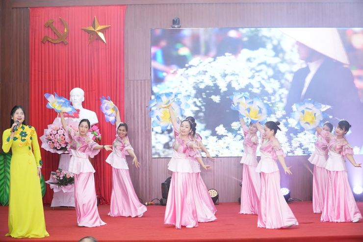 Lễ kỷ niệm 80 năm ngày truyền thống ngành Kinh tế, Văn hoá – xã hội, Văn phòng HĐND – UBND xã (28/8/1945 – 28/8/2025)- Ảnh 1.