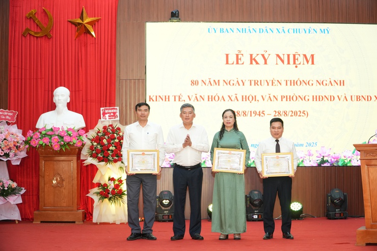 Lễ kỷ niệm 80 năm ngày truyền thống ngành Kinh tế, Văn hoá – xã hội, Văn phòng HĐND – UBND xã (28/8/1945 – 28/8/2025)- Ảnh 7.