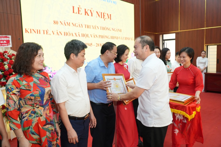 Lễ kỷ niệm 80 năm ngày truyền thống ngành Kinh tế, Văn hoá – xã hội, Văn phòng HĐND – UBND xã (28/8/1945 – 28/8/2025)- Ảnh 8.