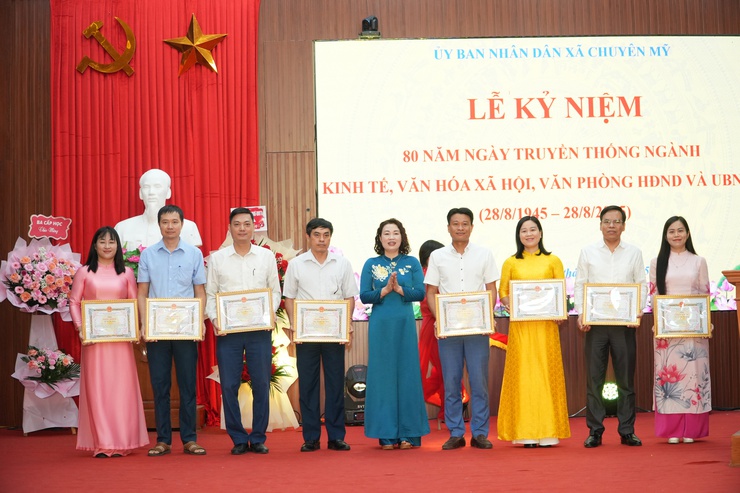 Lễ kỷ niệm 80 năm ngày truyền thống ngành Kinh tế, Văn hoá – xã hội, Văn phòng HĐND – UBND xã (28/8/1945 – 28/8/2025)- Ảnh 10.