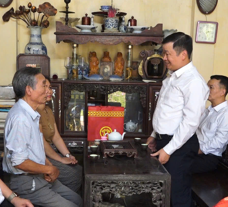 LÃNH ĐẠO XÃ DÂN HÒA THĂM, TẶNG QUÀ CÁC GIA ĐÌNH CHÍNH SÁCH DỊP QUỐC KHÁNH 2/9- Ảnh 5.