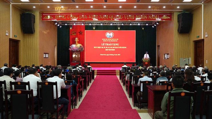 Xã Thanh Oai: 56 đảng viên được trao tặng huy hiệu Đảng đợt 2/9/2025- Ảnh 3.