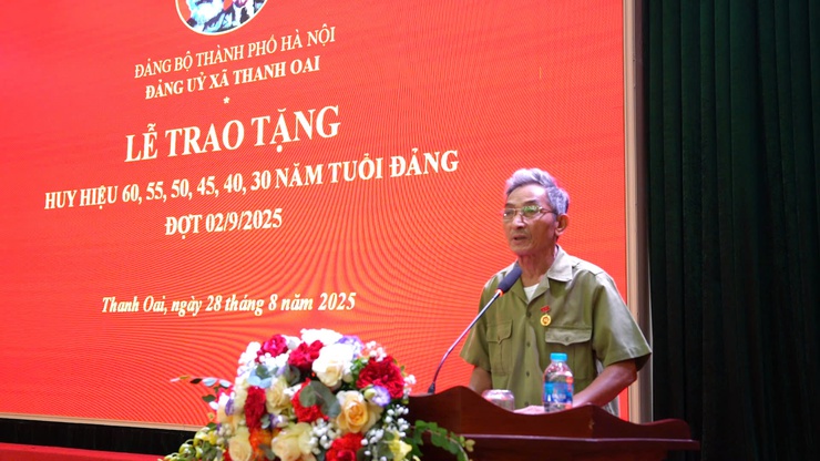 Xã Thanh Oai: 56 đảng viên được trao tặng huy hiệu Đảng đợt 2/9/2025- Ảnh 12.