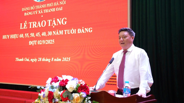 Xã Thanh Oai: 56 đảng viên được trao tặng huy hiệu Đảng đợt 2/9/2025- Ảnh 13.