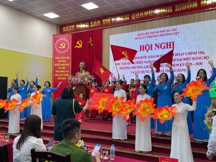 Hội nghị kỷ niệm 80 năm Cách mạng Tháng 8 và Quốc khánh 2/9; Sinh hoạt Chính trị, học tập, quán triệt Nghị quyết Đại hội đại biểu Đảng bộ phường Phương Liệt lần thứ I, nhiệm kỳ 2025-2030- Ảnh 3.