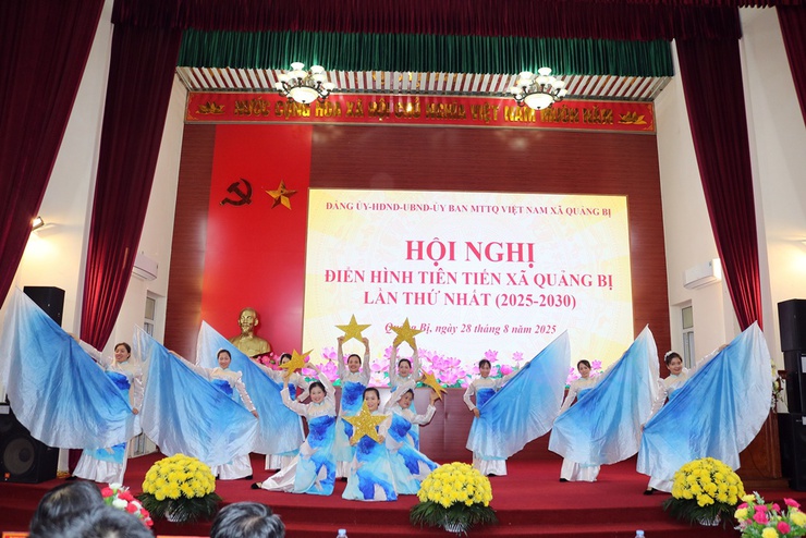 Đảng ủy – HĐND – UBND – UB MTTQ Việt Nam xã Quảng Bị tổ chức Hội nghị điển hình tiên tiến lần thứ nhất, giai đoạn 2025-2030- Ảnh 3.
