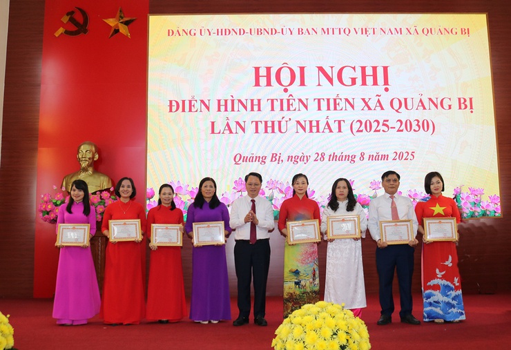 Đảng ủy – HĐND – UBND – UB MTTQ Việt Nam xã Quảng Bị tổ chức Hội nghị điển hình tiên tiến lần thứ nhất, giai đoạn 2025-2030- Ảnh 10.