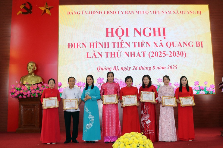 Đảng ủy – HĐND – UBND – UB MTTQ Việt Nam xã Quảng Bị tổ chức Hội nghị điển hình tiên tiến lần thứ nhất, giai đoạn 2025-2030- Ảnh 11.