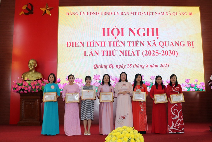 Đảng ủy – HĐND – UBND – UB MTTQ Việt Nam xã Quảng Bị tổ chức Hội nghị điển hình tiên tiến lần thứ nhất, giai đoạn 2025-2030- Ảnh 12.