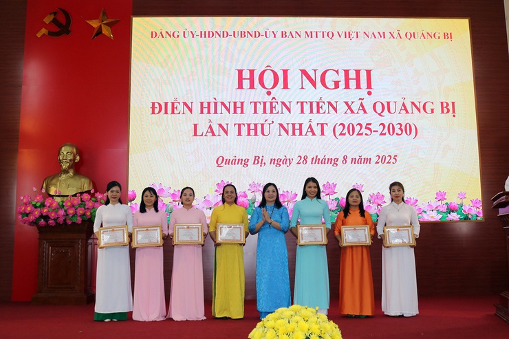Đảng ủy – HĐND – UBND – UB MTTQ Việt Nam xã Quảng Bị tổ chức Hội nghị điển hình tiên tiến lần thứ nhất, giai đoạn 2025-2030- Ảnh 13.