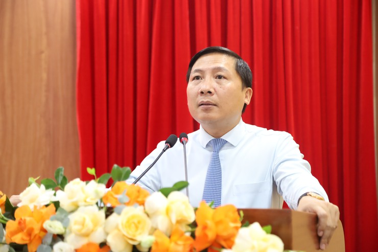 Đảng ủy xã Quang Minh trang trọng tổ chức Lễ trao Huy hiệu Đảng đợt 2/9/2025- Ảnh 10.