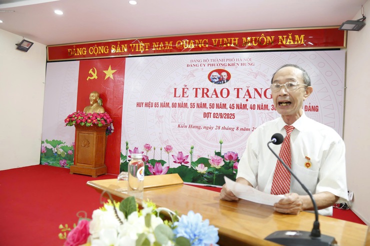 84 đảng viên Phường Kiến Hưng vinh dự nhận Huy hiệu 65 năm đến 30 năm tuổi đảng- Ảnh 5.