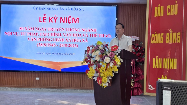 Hoà Xá gặp mặt kỷ niệm 80 năm ngày truyền thống ngành Nội vụ, Tư pháp, Tài chính, Văn hoá và Thể thao, Văn phòng UBND xã (28/8/1945 – 28/8/2025)- Ảnh 1.