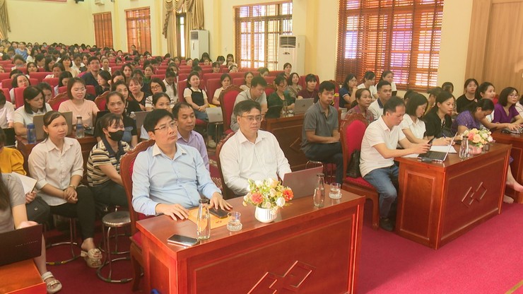 Tập huấn Chuyên đề “Sử dụng trí tuệ nhân tạo AI trong dạy học và chuyển đổi số” cho cán bộ quản lý, giáo viên các cơ sở giáo dục trên địa bàn xã Dương Hòa năm 2025- Ảnh 1.