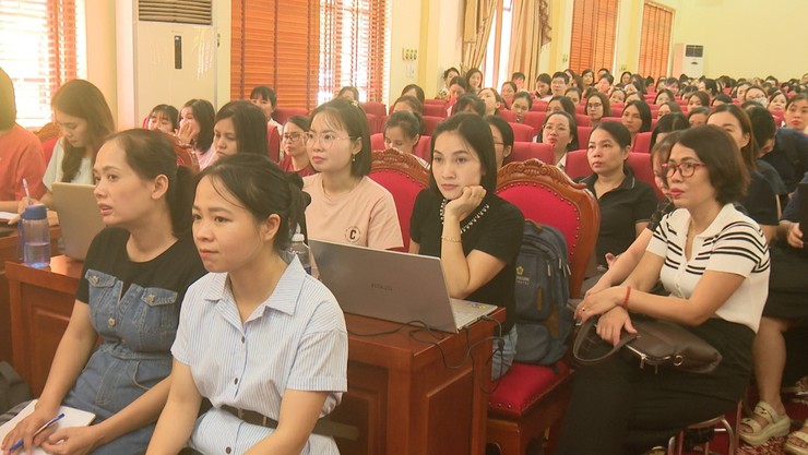 Tập huấn Chuyên đề “Sử dụng trí tuệ nhân tạo AI trong dạy học và chuyển đổi số” cho cán bộ quản lý, giáo viên các cơ sở giáo dục trên địa bàn xã Dương Hòa năm 2025- Ảnh 4.