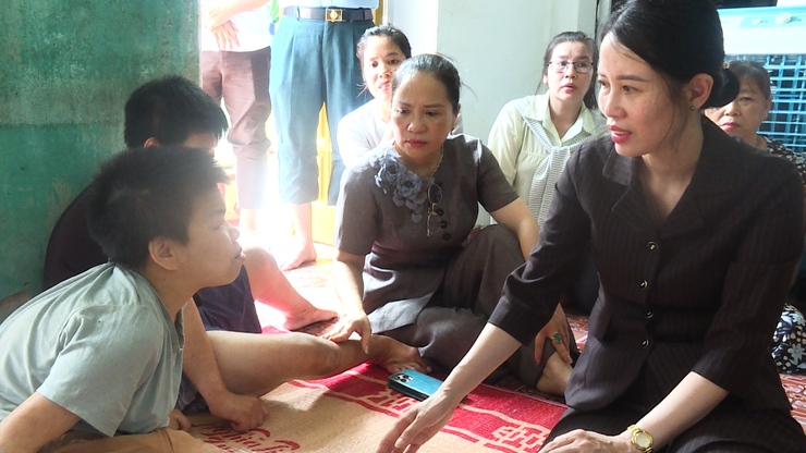 TRAO TẶNG QUÀ HỘI VIÊN, ĐOÀN VIÊN TIÊU BIỂU CÓ HOÀN CẢNH ĐẶC BIỆT KHÓ KHĂN- Ảnh 3.