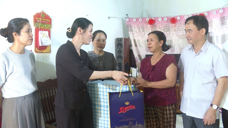 TRAO TẶNG QUÀ HỘI VIÊN, ĐOÀN VIÊN TIÊU BIỂU CÓ HOÀN CẢNH ĐẶC BIỆT KHÓ KHĂN- Ảnh 2.