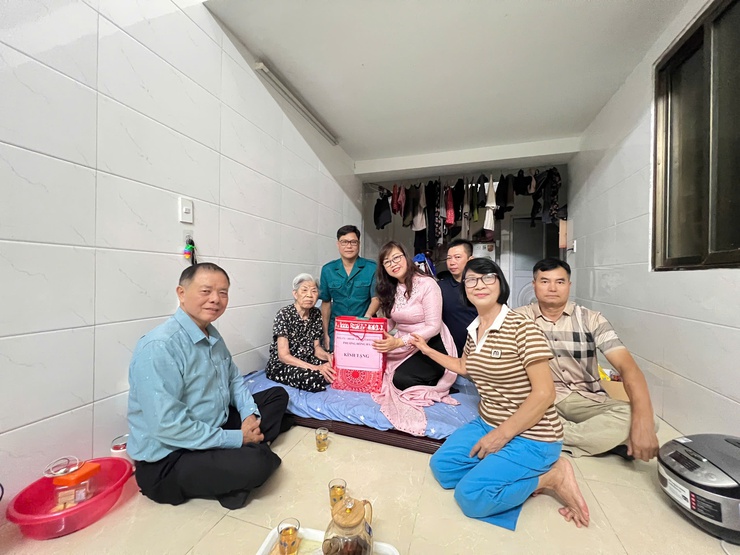 Phường Hồng Hà: Tặng quà các gia đình chính sách- Ảnh 15.