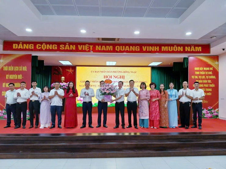 PHƯỜNG ĐÔNG NGẠC TỔ CHỨC GẶP MẶT NHÂN DỊP KỶ NIỆM 80 NĂM NGÀY TRUYỀN THỐNG NGÀNH NỘI VỤ, VĂN PHÒNG, TƯ PHÁP, VĂN HÓA, TÀI CHÍNH (28/8/1945 – 28/8/2025)- Ảnh 6.