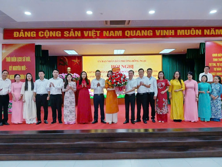 PHƯỜNG ĐÔNG NGẠC TỔ CHỨC GẶP MẶT NHÂN DỊP KỶ NIỆM 80 NĂM NGÀY TRUYỀN THỐNG NGÀNH NỘI VỤ, VĂN PHÒNG, TƯ PHÁP, VĂN HÓA, TÀI CHÍNH (28/8/1945 – 28/8/2025)- Ảnh 4.