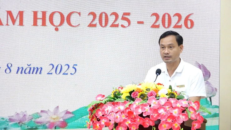 Hội nghị triển khai nhiệm vụ năm học 2025- 2026; trao giấy khen cấp huyện cho tập thể, cá nhân; trao học bổng dự án “ Cùng em đến trường”- Ảnh 5.
