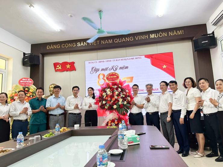 Xã Phù Đổng Gặp mặt kỷ niệm 80 năm ngày truyền thống ngành nội vụ; văn hóa và thông tin, tư pháp, tài chính, văn phòng UBND xã- Ảnh 3.