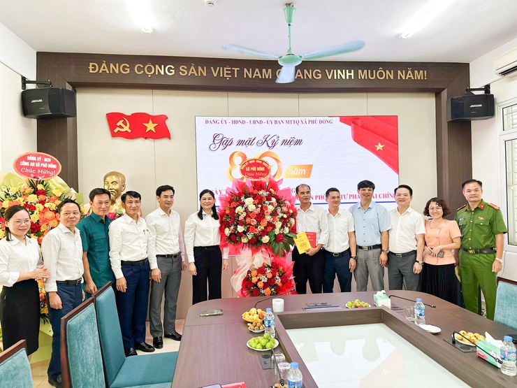 Xã Phù Đổng Gặp mặt kỷ niệm 80 năm ngày truyền thống ngành nội vụ; văn hóa và thông tin, tư pháp, tài chính, văn phòng UBND xã- Ảnh 6.